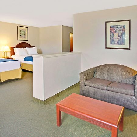 Days Inn & Suites By Wyndham Laurel Near Fort Meade Exteriör bild