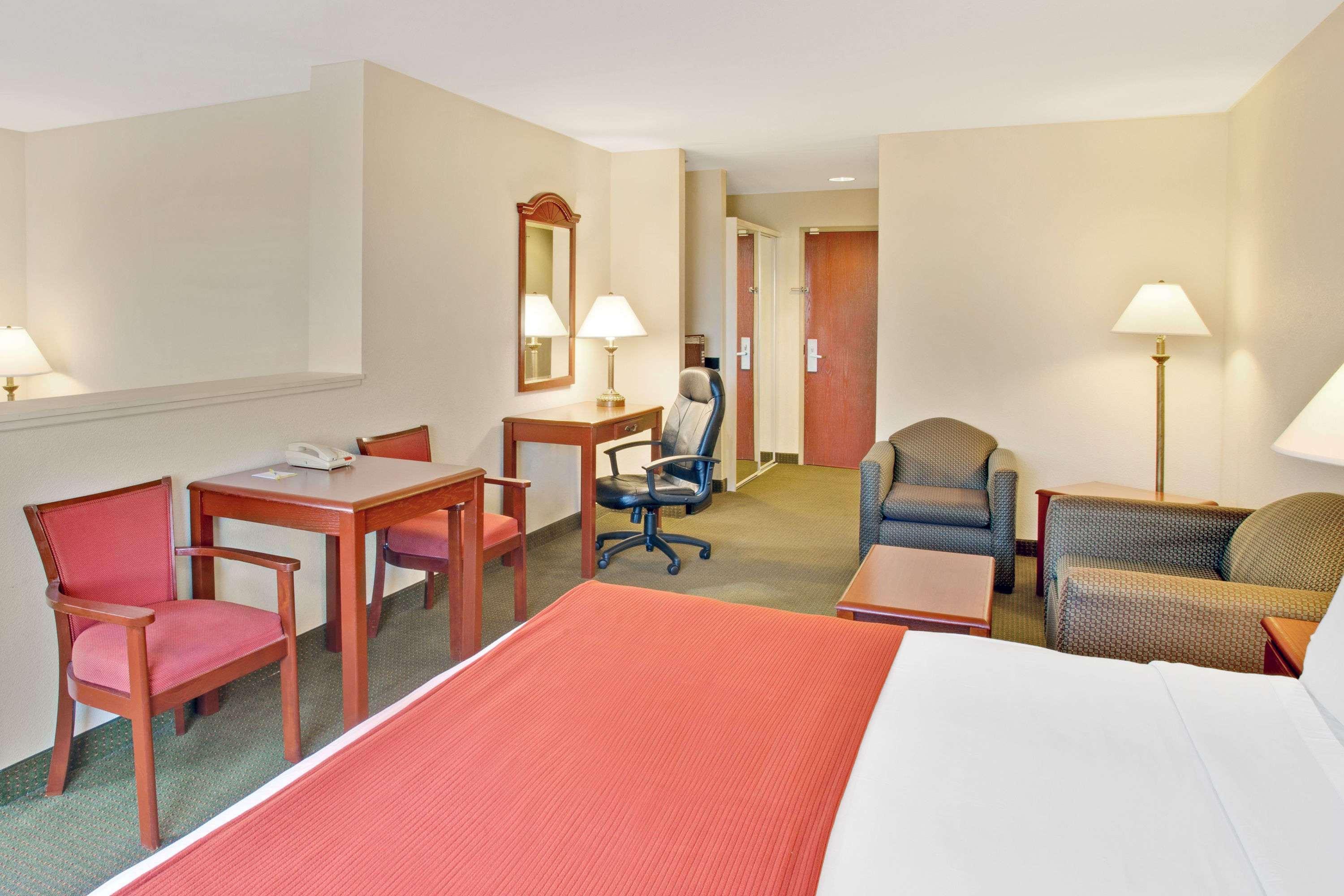 Days Inn & Suites By Wyndham Laurel Near Fort Meade Exteriör bild