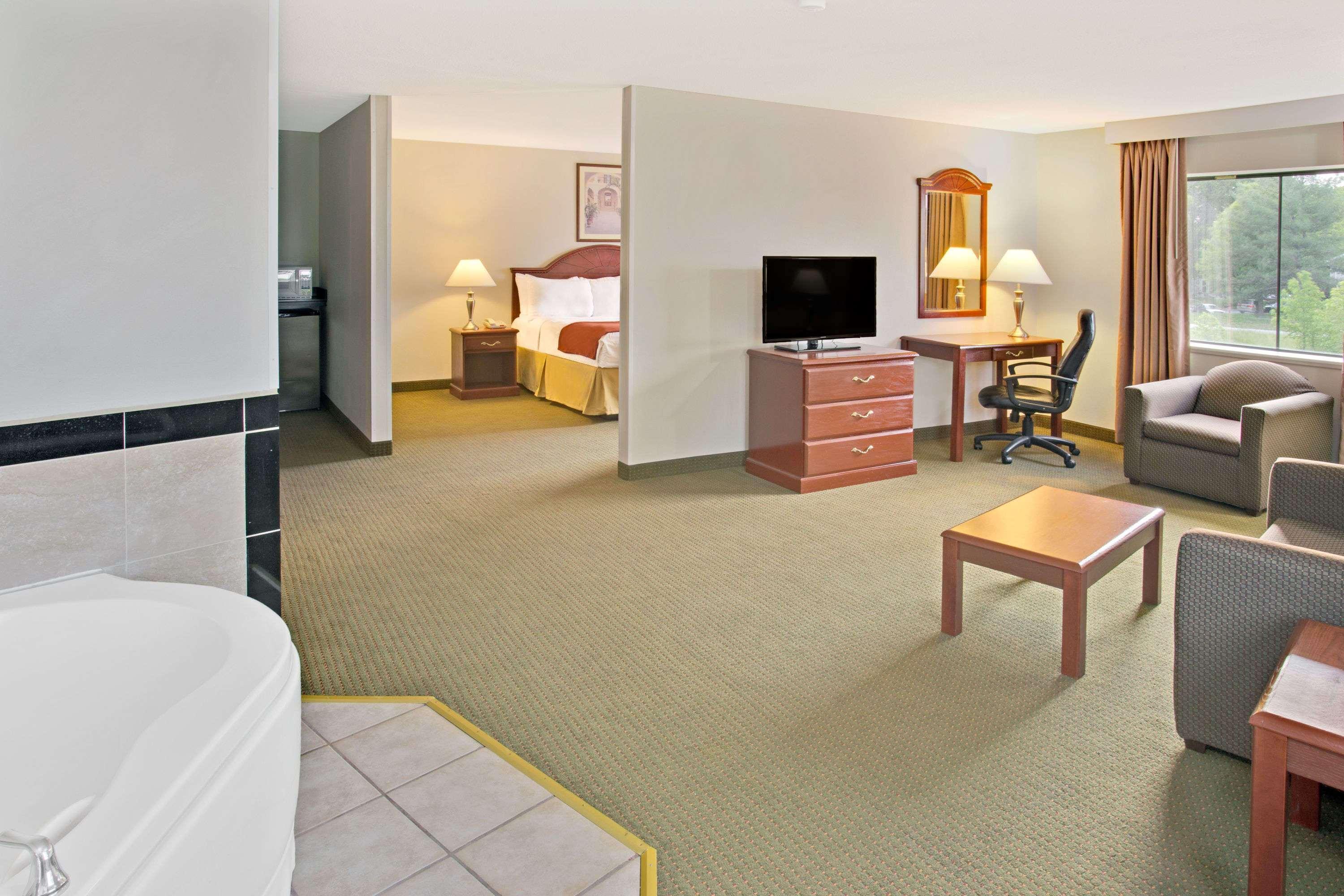 Days Inn & Suites By Wyndham Laurel Near Fort Meade Exteriör bild