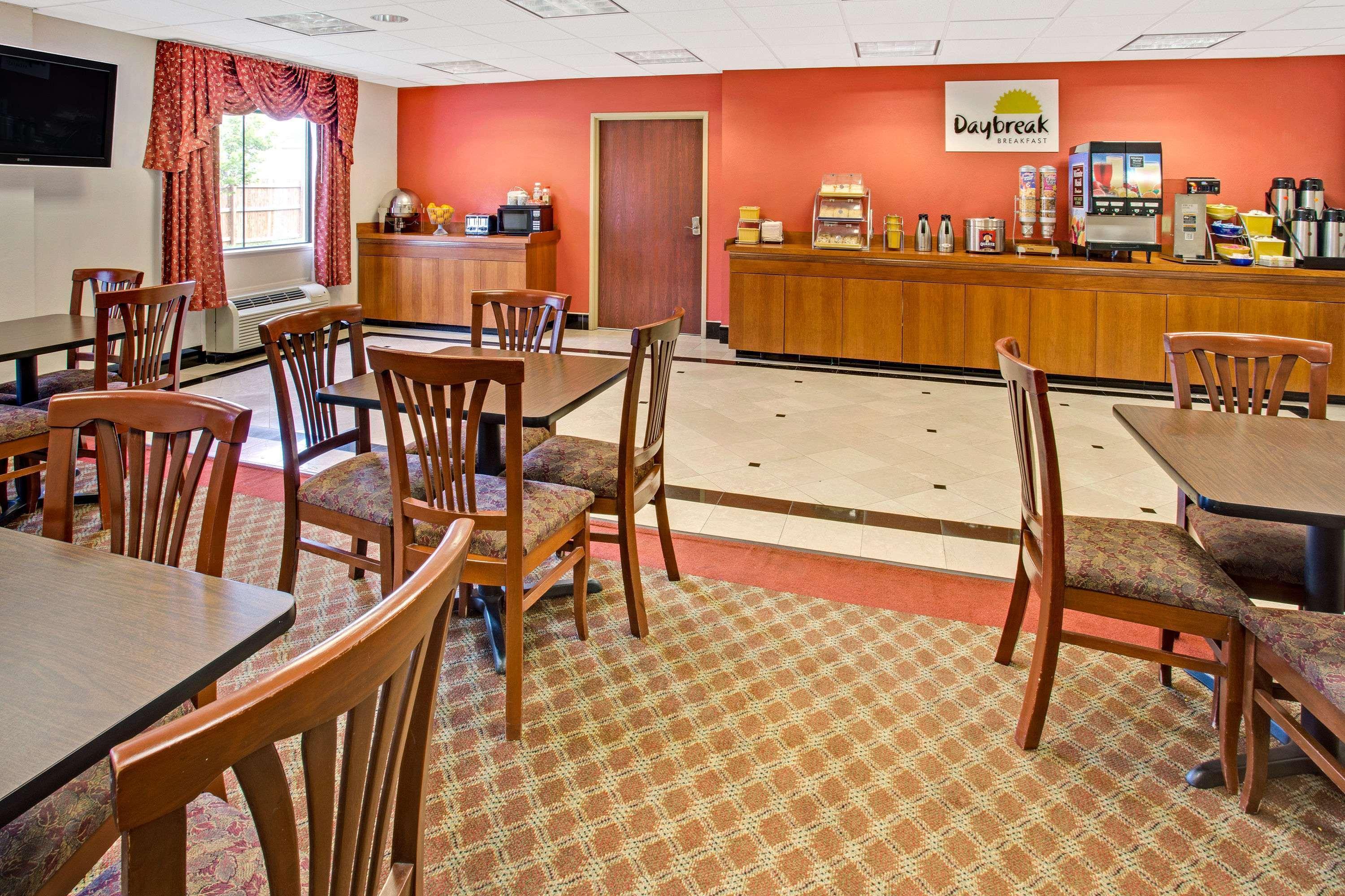 Days Inn & Suites By Wyndham Laurel Near Fort Meade Exteriör bild