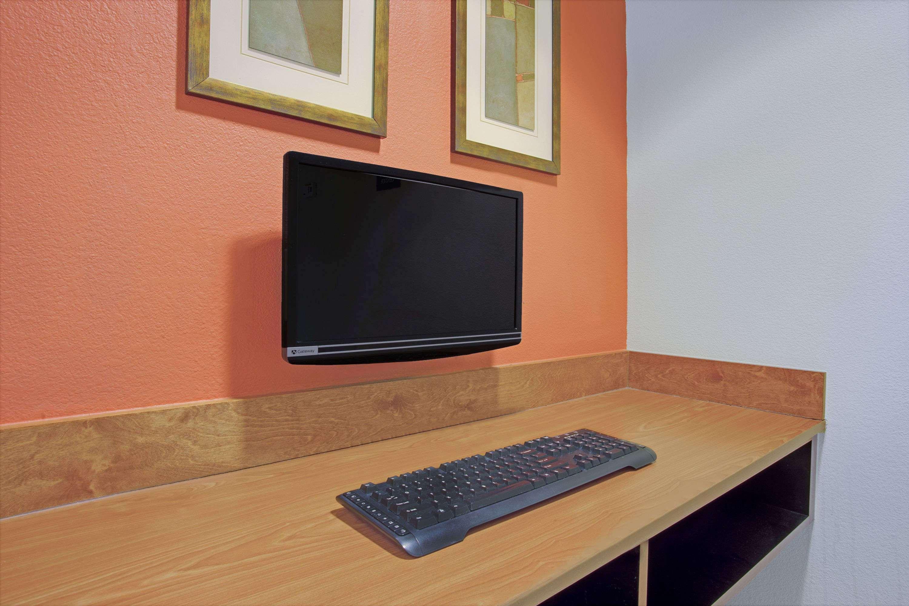 Days Inn & Suites By Wyndham Laurel Near Fort Meade Exteriör bild